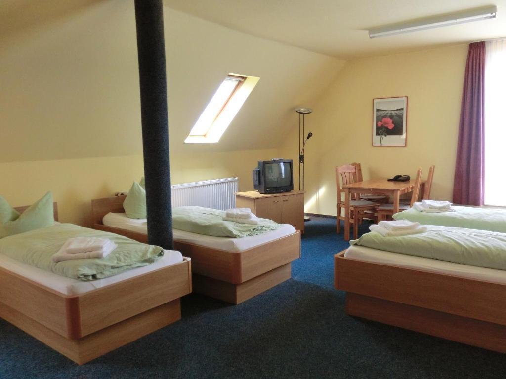 Hotel Am Kleinbahnhof Emden Habitación foto